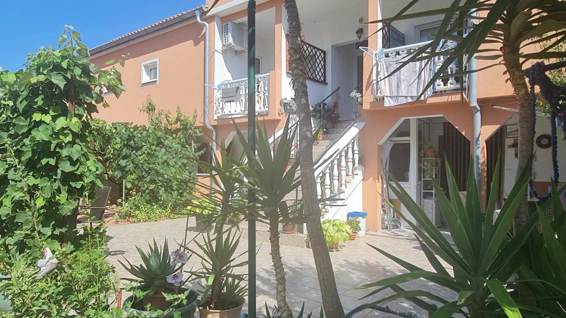 Apartmani Jadro Vir 0*,  Croatia