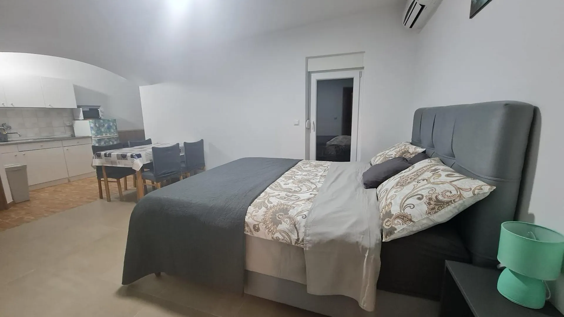 Apartment Apartmani Jadro Vir Croatia
