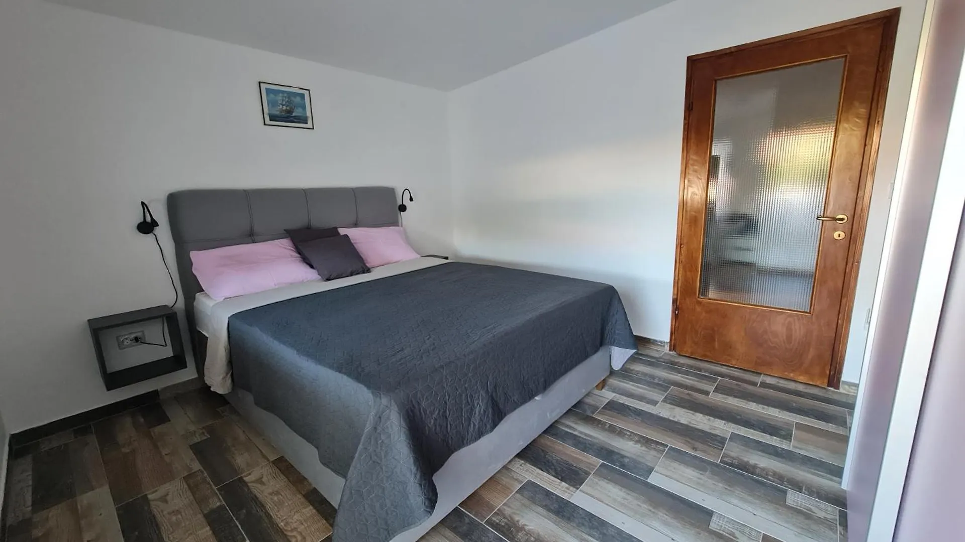 Apartmani Jadro Vir 0*,  Croatia