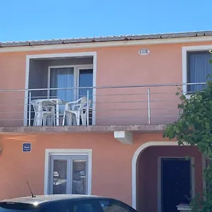 Apartmán Zdenka, Vir