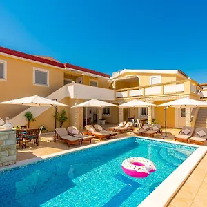 Apartmán Karmen - Poolhouse, Vir